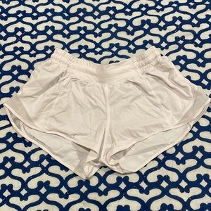 Lululemon low rise hotty hot 2.5 shorts white